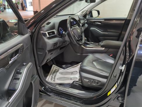 Used 2021 Toyota Highlander Platinum AWD/4WD image 19