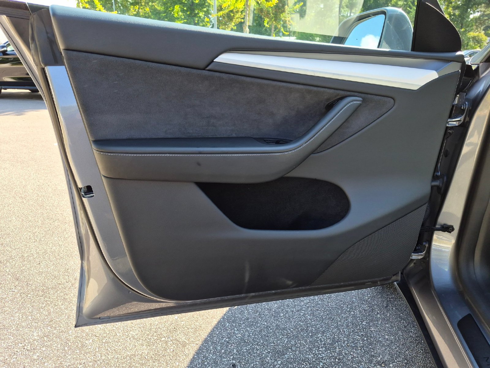 Used 2025 Tesla Model Y Long Range RWD image 12