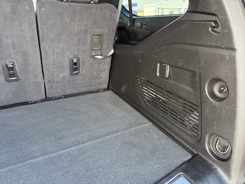 Used 2025 Chevrolet Suburban Z71 image 28