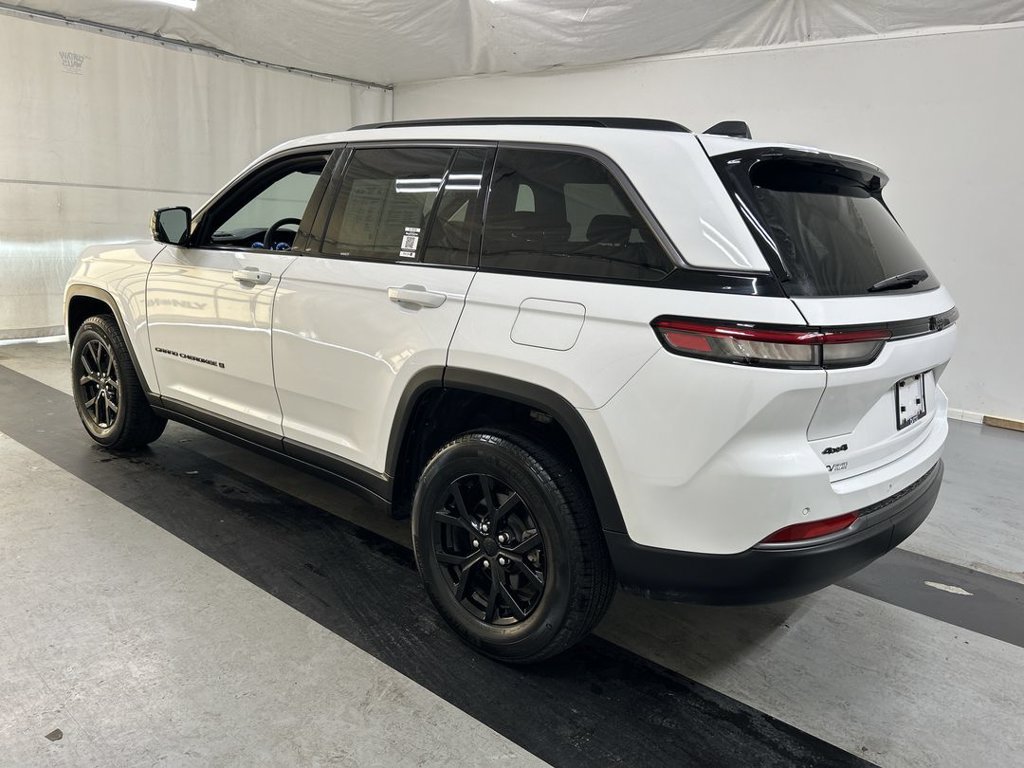 Used 2026 Jeep Grand Cherokee Altitude AWD/4WD image 7