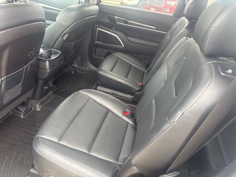 Used 2023 Kia Telluride S image 16