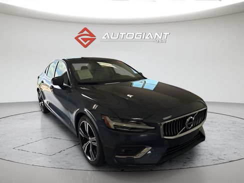 Used 2021 Volvo S60 T5 Inscription FWD image 4