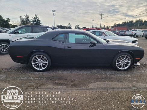 Used 2022 Dodge Challenger GT image 4