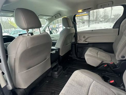 Used 2022 Toyota Sienna LE image 23