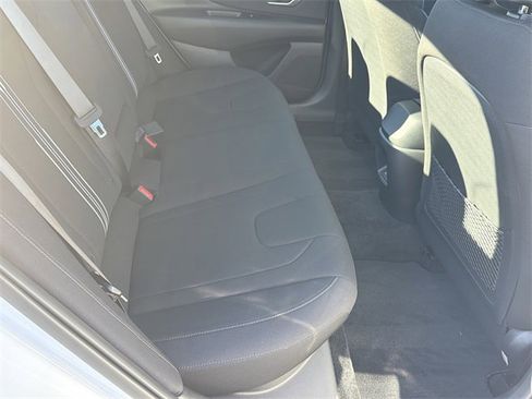 Certified 2025 Hyundai Elantra SEL image 15