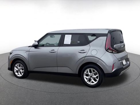 Used 2025 Kia Soul LX w/ LX Technology Package FWD image 10