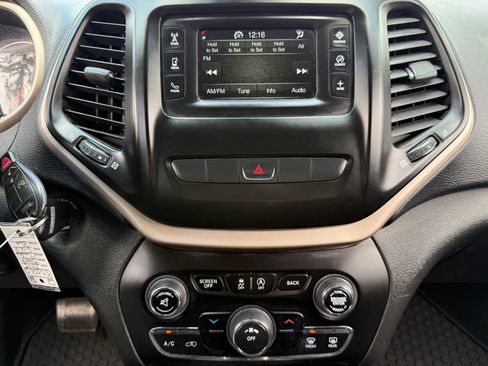 Used 2015 Jeep Cherokee Latitude w/ Cold Weather Group AWD/4WD image 25