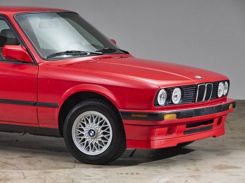 Used 1991 BMW 318iS Coupe RWD image 9