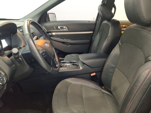 Used 2018 Ford Explorer XLT w/ Equipment Group 202A FWD image 17