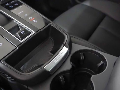 Used 2026 Porsche Macan AWD/4WD image 22