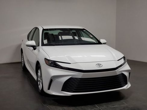 Used 2025 Toyota Camry LE image 2