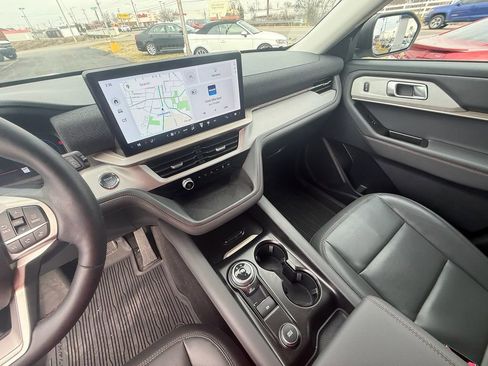 Used 2025 Ford Explorer Active w/ Active Comfort Package image 15