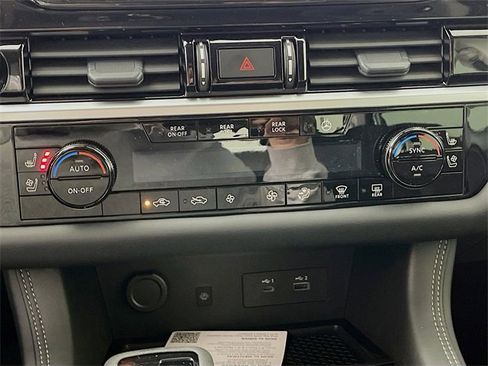 New 2025 Nissan Pathfinder Platinum image 11