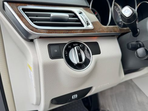 Used 2014 Mercedes-Benz E 350 4MATIC Wagon image 16