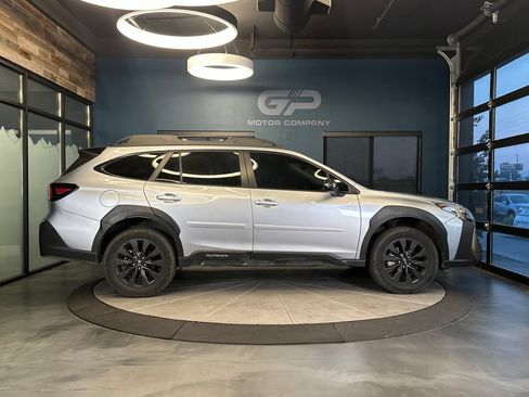Used 2023 Subaru Outback Onyx Edition AWD/4WD image 2