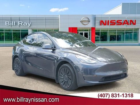 Used 2024 Tesla Model Y Long Range AWD/4WD image 1