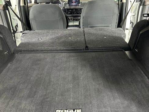 Used 2023 Nissan Rogue S image 19