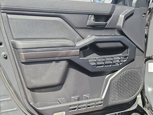 Used 2025 Toyota 4Runner SR5 AWD/4WD image 10