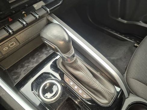 Used 2023 Chevrolet Colorado LT image 18