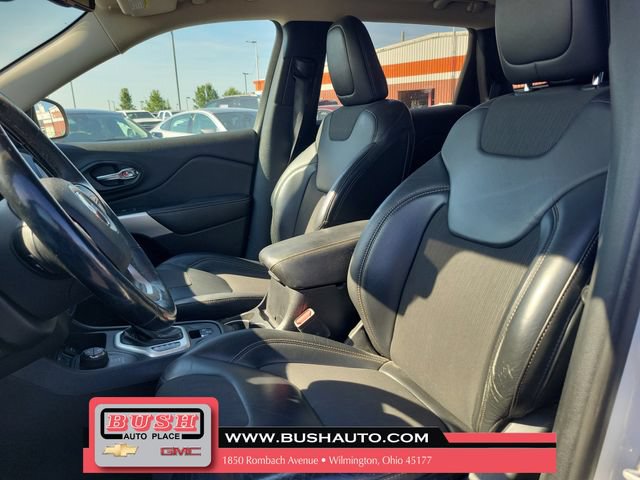 Used 2018 Jeep Cherokee Latitude Plus w/ Comfort/Convenience Group AWD/4WD image 17