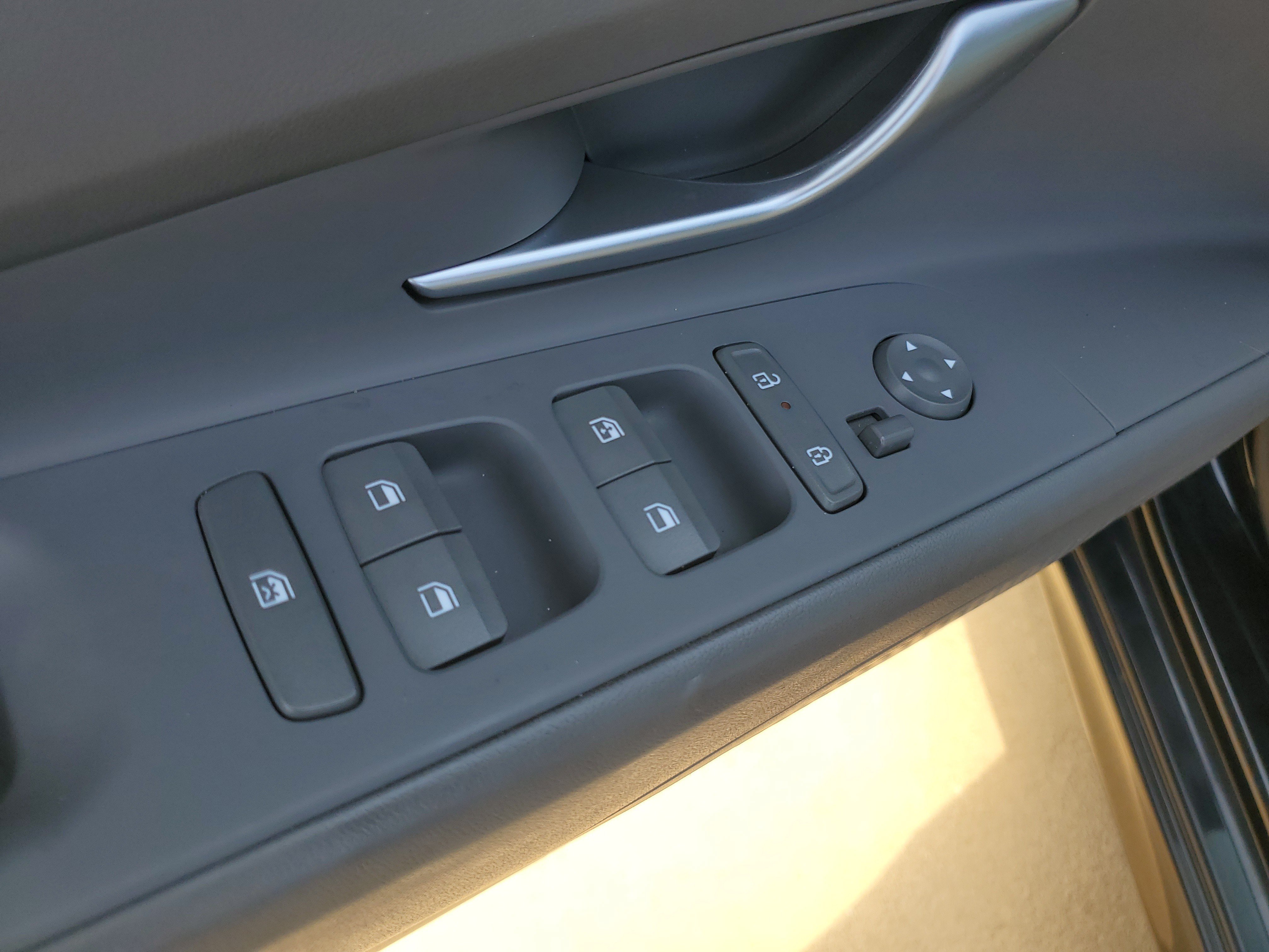 Used 2025 Hyundai Elantra SEL FWD image 15