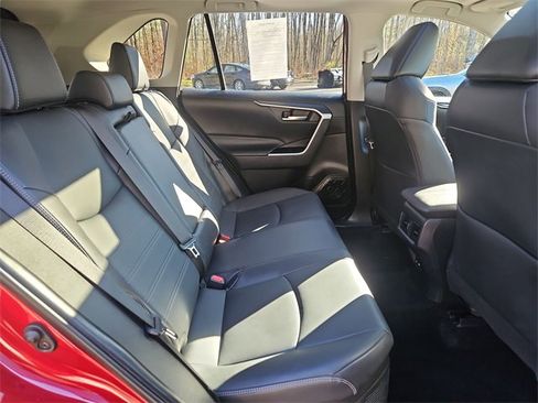 Used 2025 Toyota RAV4 XLE Premium image 27