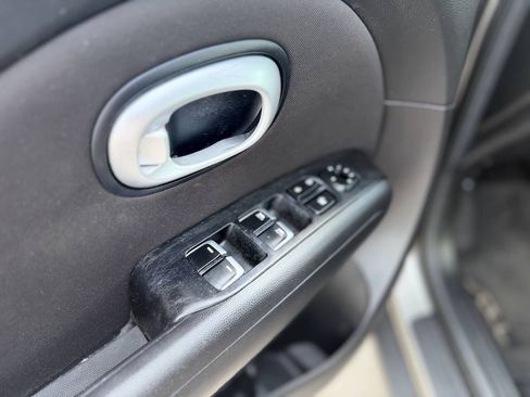 Used 2018 Kia Soul + FWD image 10