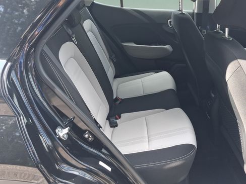 Used 2025 Hyundai Venue SEL FWD image 24