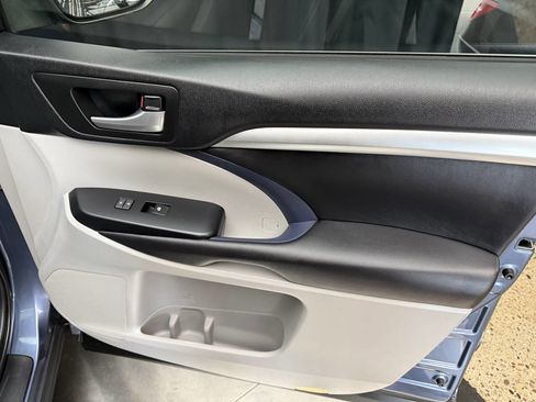 Used 2017 Toyota Highlander XLE image 20