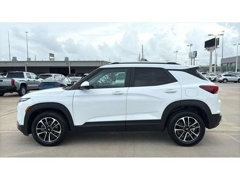 Used 2024 Chevrolet TrailBlazer LT FWD image 3