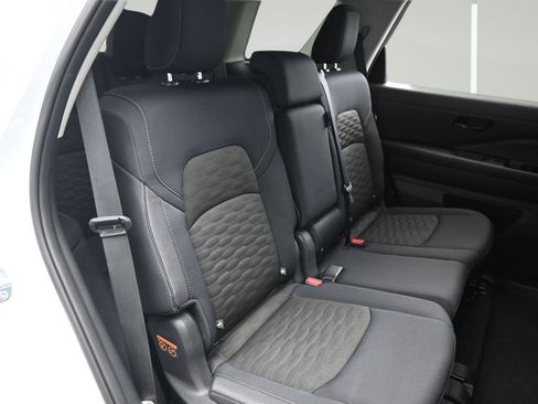 Certified 2025 Nissan Pathfinder SV FWD image 13