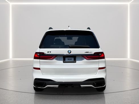 Used 2022 BMW X7 xDrive40i w/ M Sport Package AWD/4WD image 4