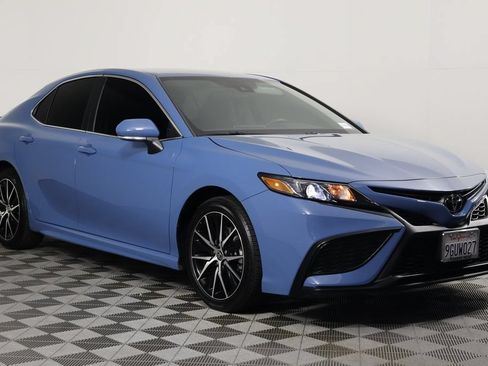 Used 2023 Toyota Camry SE FWD image 3