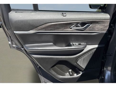 Used 2025 Jeep Grand Cherokee Limited w/ Luxury Tech Group II image 35