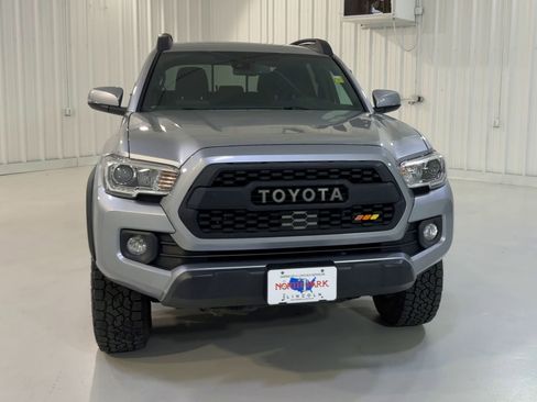 Used 2021 Toyota Tacoma TRD Off-Road AWD/4WD image 4