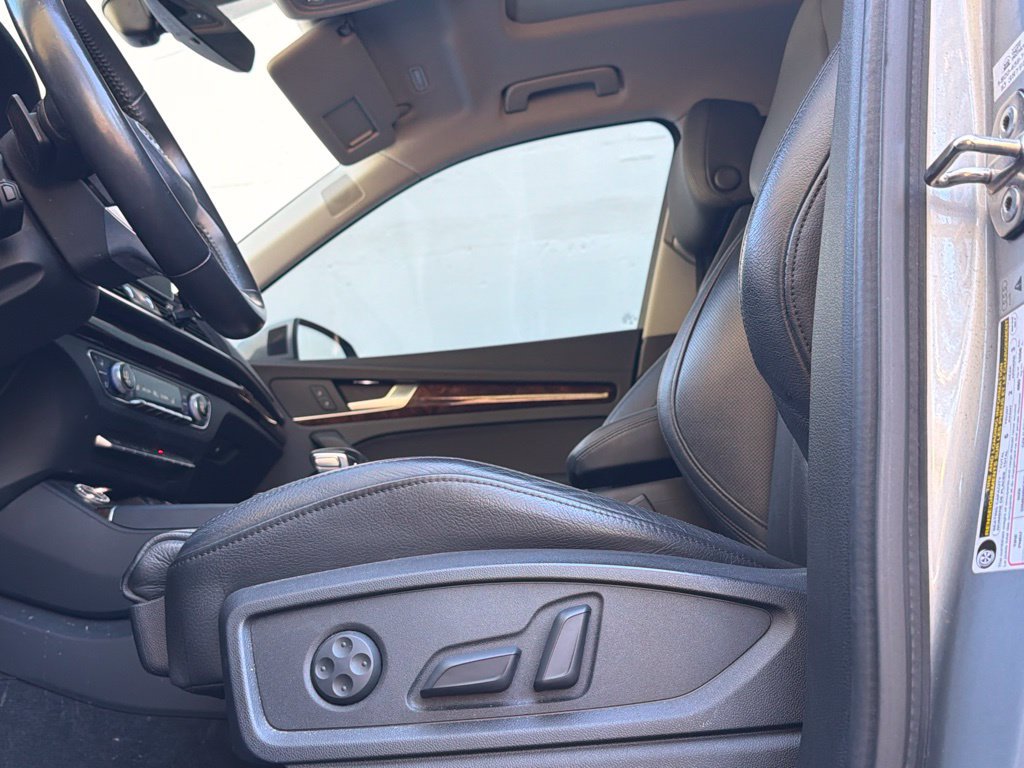 Used 2018 Audi Q5 2.0T Premium Plus w/ Premium Plus Package AWD/4WD image 3