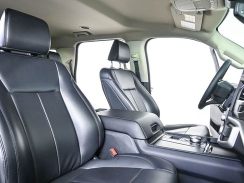 Used 2024 Ford Expedition XLT RWD image 24