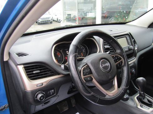 Used 2018 Jeep Cherokee Latitude w/ Altitude Package image 13