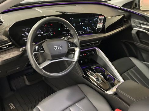 Used 2025 Audi Q5 Premium w/ Convenience Package image 18