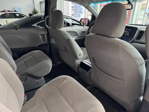 Used 2017 Toyota Sienna LE w/ Protection Package AWD/4WD image 28