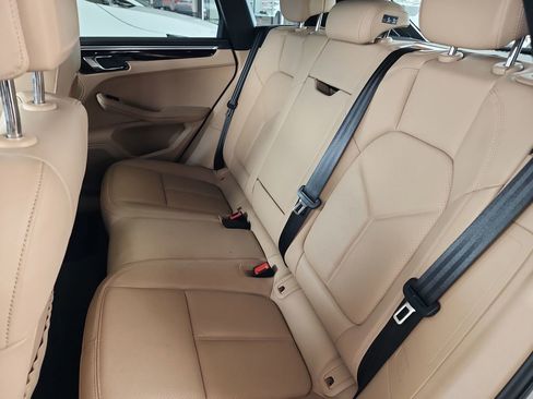 Used 2022 Porsche Macan image 37