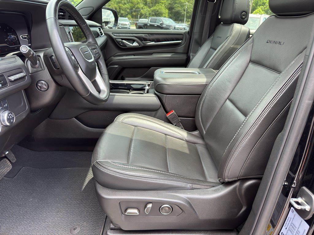 Used 2024 GMC Yukon Denali AWD/4WD image 12