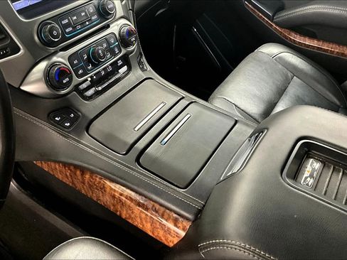 Used 2017 Chevrolet Suburban Premier image 17