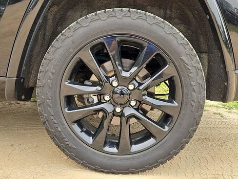 Used 2018 Jeep Grand Cherokee Altitude AWD/4WD image 27