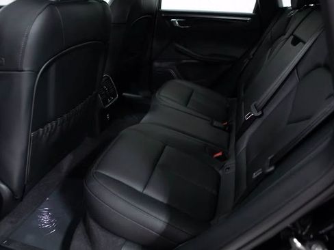 Certified 2026 Porsche Macan AWD/4WD image 34