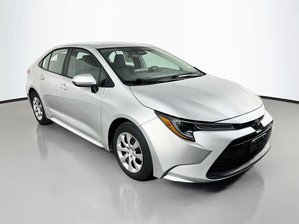 Used 2025 Toyota Corolla LE FWD image 4