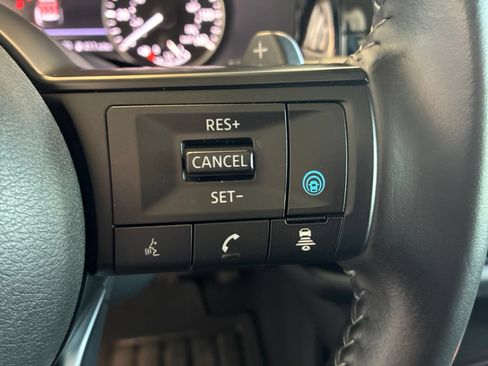 Used 2025 Nissan Pathfinder SV FWD image 21
