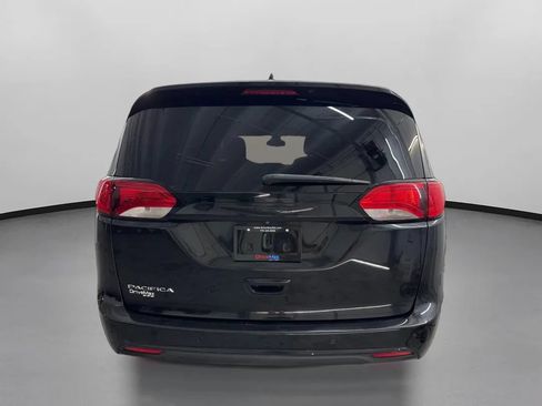 Used 2019 Chrysler Pacifica Touring-L FWD image 8