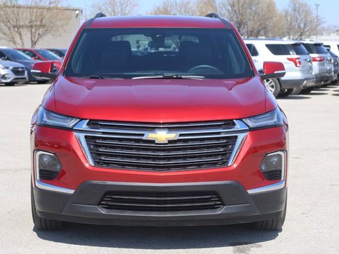 Used 2023 Chevrolet Traverse LT image 2