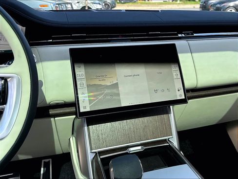 New 2026 Land Rover Range Rover Long Wheelbase SE AWD/4WD image 9